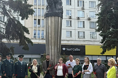 День памяти и скорби: жители Сокольников почтили память погибших у памятника Н. Ф. Гастелло