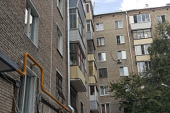 О несанкционированном размещении вентиляционной трубы на фасаде здания