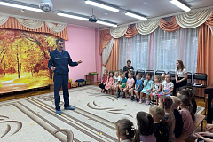 Огнеборцы провели открытый урок в дошкольном учреждении