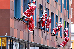 В Москве началась новогодняя акция «Добрая елка Мэра Москвы — 2026» для детей в больницах