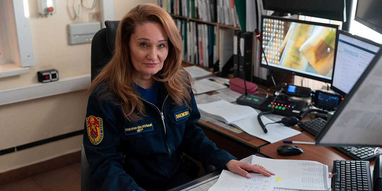 «Я ощущаю гордость за исполненный долг»: диспетчер Пожарно-спасательного центра Москвы поделилась воспоминаниями о своей службе